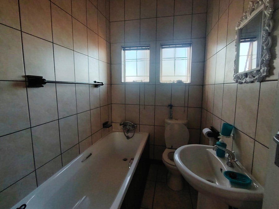 3 Bedroom Property for Sale in Langenhovenpark Free State